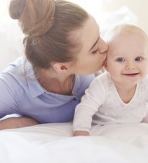 Kodėl Lietuvoje ramios motinystės atostogos gali apkarsti?