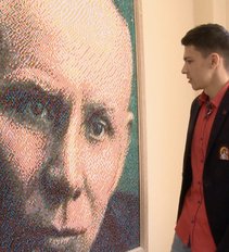 Gimnazistas sukūrė įspūdingą skulptoriaus Juozo Zikaro portretą: net pirštai buvo kruvini nuo darbo