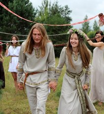 Kaip atrodo vestuvės pagal senąsias baltų tradicijas: aukuras, vaidila ir jokio alkoholio