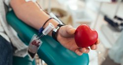 Kraujo donorai ne tik gelbėja gyvybes, bet ir gali uždirbti dešimtis tūkstančių eurų: „Tai valstybės padėka“