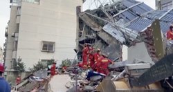 Sugriuvęs Kinijos viešbutis jau nusinešė mažiausiai aštuonias gyvybes 