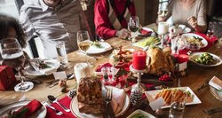 Patarimai, kaip nešvaistyti maisto per šventes: kai kurie patiekalus dovanoja kaimynams