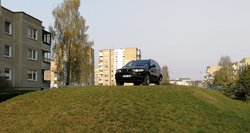 Pribloškė rytinis vaizdas kieme: vadina parkavimo Vilniuje simboliu