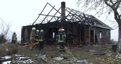 Aiškėja daugiau apie tragišką gaisrą Marijampolės savivaldybėje: ugnis galėjo kilti nuo krosnies