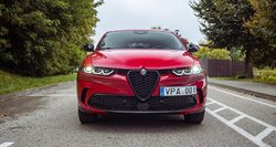 Hibridinės „Alfa Romeo Tonale“ testas: Pirmasis bendrovės krosoveris siekia pavergti ne tik išskirtiniu stiliumi