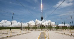 „SpaceX“ astronautai sugrįžo atgal į Žemę 