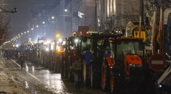 Ūkininkai užvedė traktorius, sujungė lempas ir švyturėlius (Irmantas Gelūnas/ BNS nuotr.)