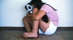 Psichologai ir medikai aiškina, kad pedofilija – tai ne liga, o lytinis nukrypimas, pasireiškiantis lytiniu potraukiu vaikams (nuotr. „Akistatos”)