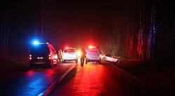 Nuo policijos sprukęs 19-metis BMW vairuotojas žuvo atsitrenkęs į medį (nuotr. Broniaus Jablonsko)