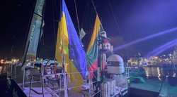 „Ambersail 2“ įgulos misija „The Ocean Race“ lenktynėse – pagalba Ukrainai: „Esame labai dėkingi mūsų Lietuvos draugams“ (nuotr. stop kadras)
