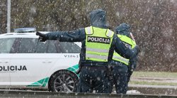 Trakų rajone neblaivaus vyro vairuojamas automobilis atsitrenkė į kitą transporto priemonę  (nuotr. Broniaus Jablonsko)