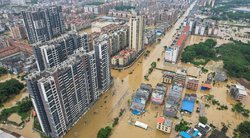 Skęsta „pasaulio fabrikas“: potvyniai užliejo Kinijos gamyklų regioną (nuotr. SCANPIX)