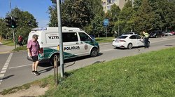 Rygos ir Taikos gatvių sankryžoje „Lexus“ vairuotoja partrenkė pensininkę (nuotr. tv3.lt)