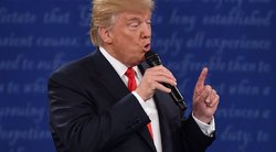 Desperatiškos pastangos: Donaldas Trumpas debatus bando laimėti grasinimais (nuotr. SCANPIX)