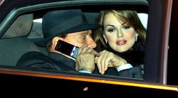 Silvio Berlusconi po 12 metų trukusių santykių išsiskyrė su mylimąja Francesca Pascale (nuotr. SCANPIX)