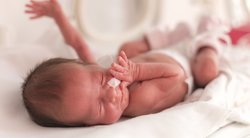 Į pasaulį mažylis atėjo per anksti: neišnešioto kūdikio priežiūra ir pagalba  