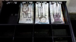 Venesuelos ekonomikos pragaras: pinigai nuvertėja greičiau, nei juos atspausdina (nuotr. SCANPIX)
