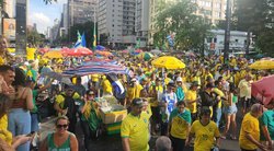 Brazilijoje minia žmonių išėjo į gatves dėl draudimo J. Bolsonaro dalyvauti rinkimuose (nuotr. SCANPIX)