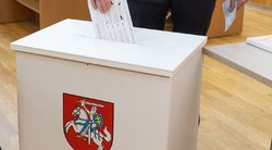 Pirmąją išankstinio balsavimo dieną prezidento rinkimuose ir referendume balsavo daugiau kaip 40 tūkst. rinkėjų  