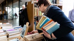 Tūkstančiai lietuvių sugužėjo į kasmetinę knygų mugę: „Yra pasirinkimas ir pigesnių įsigyt“ BNS Foto