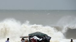 Indijoje ir Šri Lankoje per galingą cikloną žuvo 16 ir dingo dar 100 žmonių (nuotr. SCANPIX)