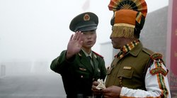 Indija ir Kinija ryžtingai artėja prie košmariško karo dėl teritorijų Himalajų papėdėje (nuotr. SCANPIX)