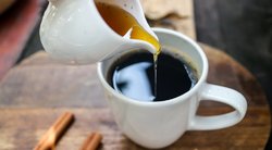 Ar galima kavą gardinti medumi? Tai turi žinoti kiekvienas (nuotr. Shutterstock.com)