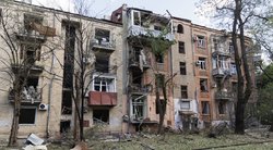 Charkive nuo Rusijos bombų nukentėjo 16 žmonių  