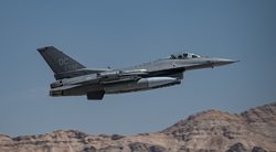 Prie Pietų Korėjos sudužo JAV naikintuvas F-16, pilotas išgelbėtas ​  (nuotr. SCANPIX)