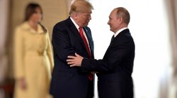 D. Trumpo ir V. Putino susitikimo Helsinkyje akimirka (nuotr. SCANPIX) tv3.lt fotomontažas