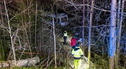 Mirtina avarija Švenčionių rajone: autobusas su keleiviais įlėkė į mišką, žuvo vairuotojas (nuotr. Broniaus Jablonsko)
