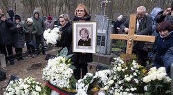Verkių kapinėse Vilniuje palaidota disidentė Nijolė Sadūnaitė (nuotr. Elta)