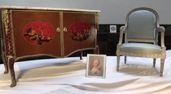 Paryžiaus aukcione – Marijos Antuanetės baldai: už spintelę teks pakloti daugiau nei milijoną eurų (nuotr. stop kadras)