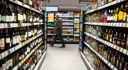 Gyventojai apie valdžios siūlymus uždrausti pardavinėti alkoholį sekmadieniais: „Kiekvienas žmogus turi spręsti teisę kada jam nupirkti“ BNS Foto