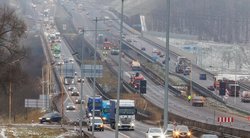 Remontuos dar vieną autostrados tiltą prie Kauno: nusiteikite naujoms spūstims  (Erikas Ovčarenko/ BNS nuotr.)