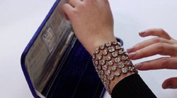 Marijos Antuanetės deimantai parduoti už dvigubai didesnę sumą nei tikėtas (nuotr. stop kadras)