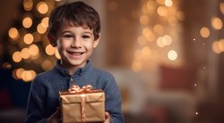 Vaikas, Kalėdų dovana (asociatyvi nuotr.) (nuotr. 123rf.com)