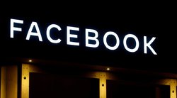 „Facebook“ keis pavadinimą: siejama su nauju projektu ir lydinčiais skandalais (nuotr. SCANPIX)