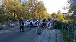 Kėdainių rajone BMW rėžėsi į tilto atitvarus, paralyžiavo eismą  nuotr. rinkosaikste.lt / Dimitrijaus Kuprijanovo nuotr.