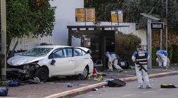 Per spėjamą išpuolį prie Tel Avivo žuvo moteris, dar keliolika žmonių buvo sužeisti (nuotr. SCANPIX)