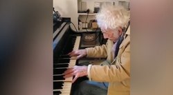 94 metų kompozitorius pradžiugino dukterį: gimtadieno proga skyrė jautrų kūrinį  