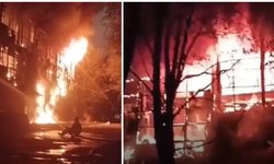 Maskvoje – didžiulis gaisras: įgriuvo liepsnojančio daugiaaukščio stogas, viduje gali būti žmonių  
