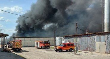 Ukrainoje dažų gamykloje kilo gaisras, žuvo žmogus (nuotr. facebook.com)