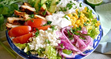 Meksikietiškos vištienos salotos