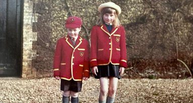 Princesė Diana (dešinėje) su broliu Charlesu (nuotr. Instagram)