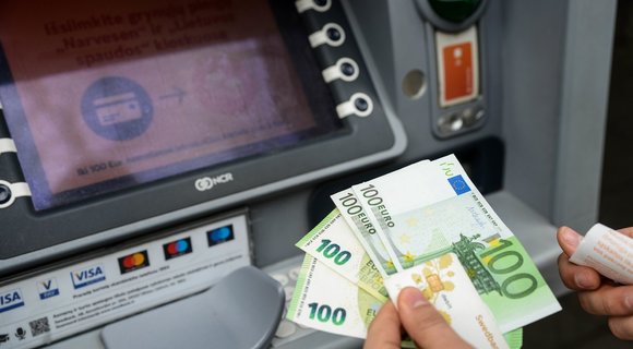 Mokestis už pinigų išgryninimą per metus gali siekti keliasdešimt eurų (nuotr. Fotodiena/Justino Auškelio)