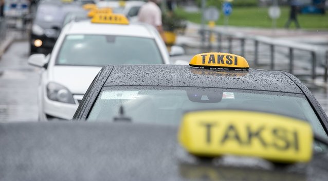 Seime – siūlymas įpareigoti dalį taksi ir pavežėjų automobilių pritaikyti asmenims su negalia (Žygimantas Gedvila/ BNS nuotr.)