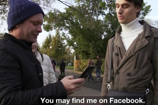 Pamirškite privatumą: į „Facebook“ veržiasi veidų atpažinimo programa (nuotr. YouTube)