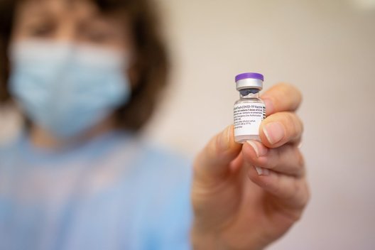 Vakcinuojami Vilniaus miesto klinikinės ligoninės medikai (nuotr. Vilniaus miesto savivaldybės)