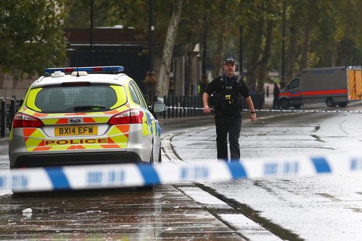 Londono policija sukelta ant kojų: centre aptiktas įtartinas paketas (nuotr. SCANPIX)